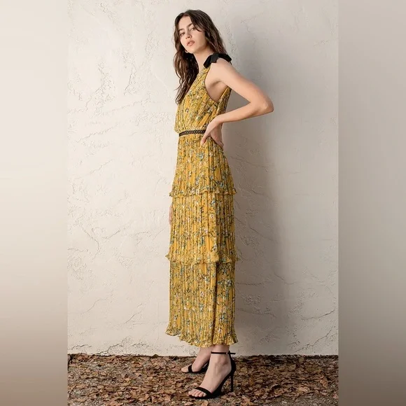 open lace back dress Madara Lace-Up Back Maxi Dress Floral Yellow Selfie Leslie